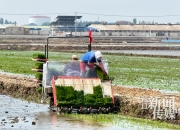 智能农机让农民“慧”种地
