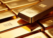 现货黄金下跌近1%，至每盎司4526.79美元