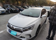 比亚迪大宗交易成交983.81万元，买方为机构专用席位