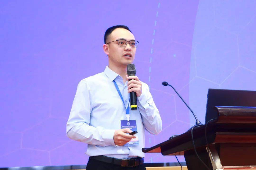 久立特材：公司及子公司与久立钢构签署建设工程施工合同
