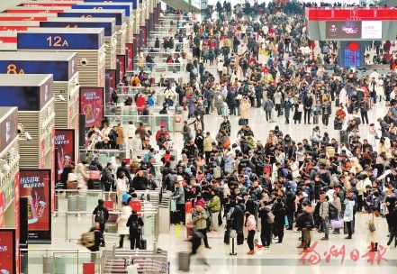 今年1至7月全国铁路发送旅客超25亿人次