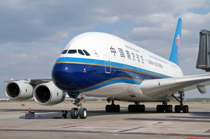 南方航空：7月旅客周转量同比上升16.07%