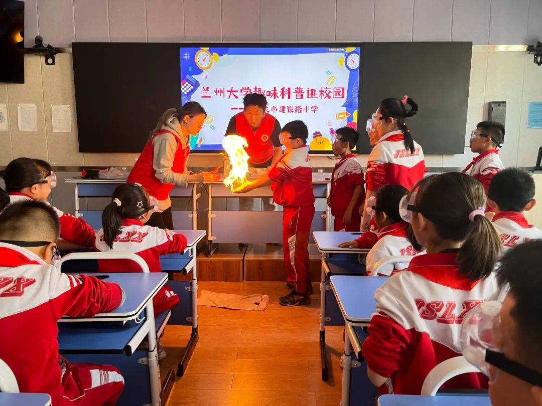 化学实验“浪漫”呈现——揭秘科普创作者高质量作品流量密码