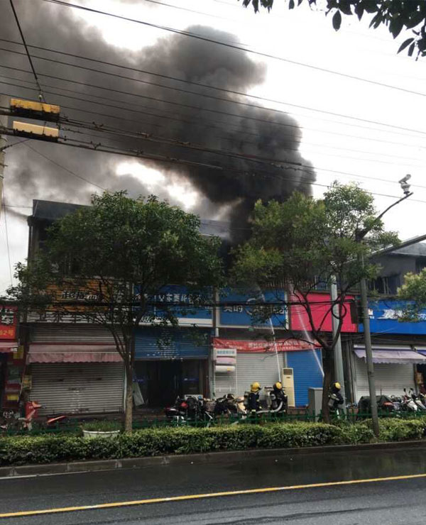 上海凤凰子公司发生火灾 未造成人员伤亡