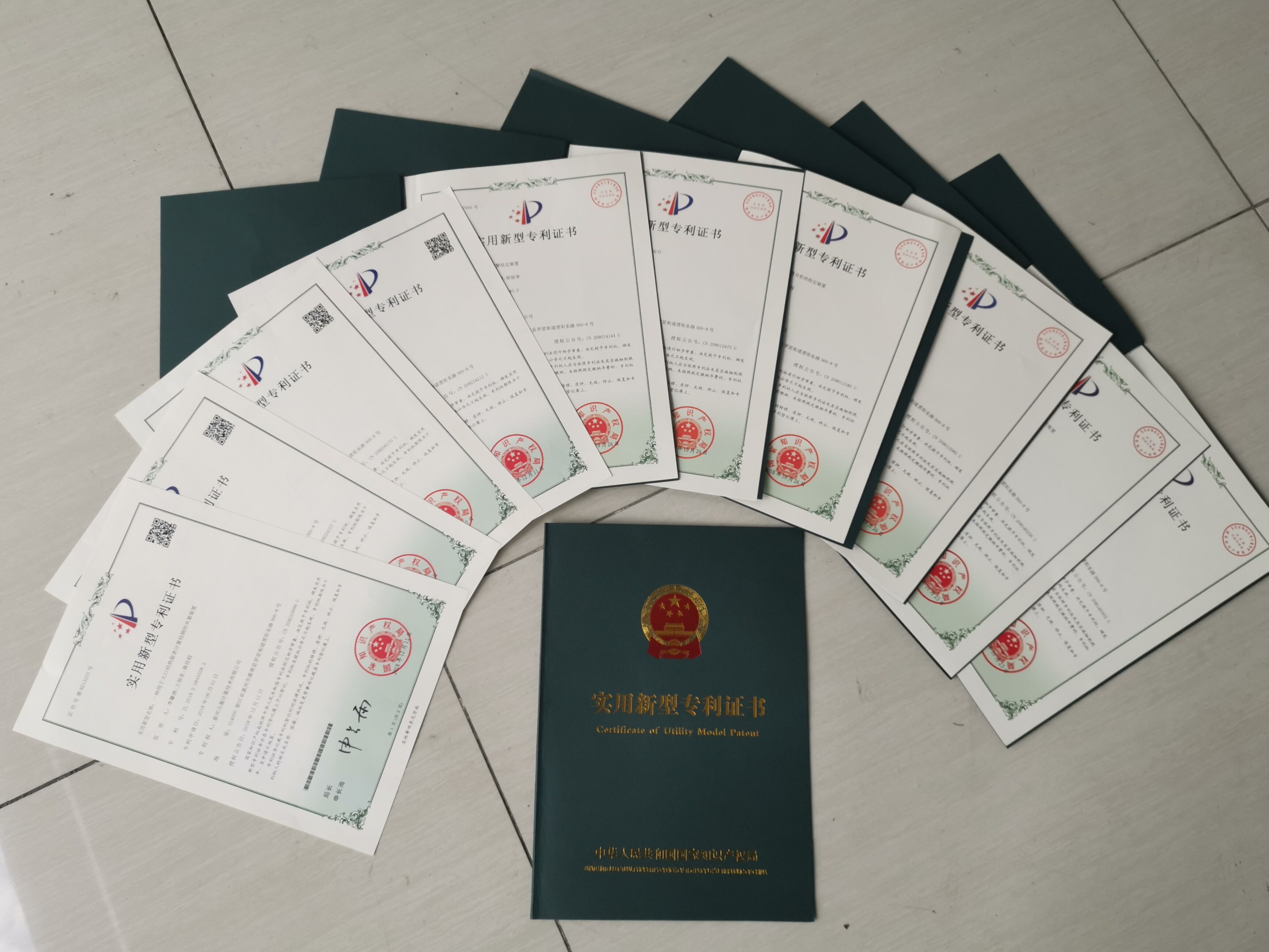 森马服饰获得实用新型专利授权：“一种防互染的拼接牛仔上装”