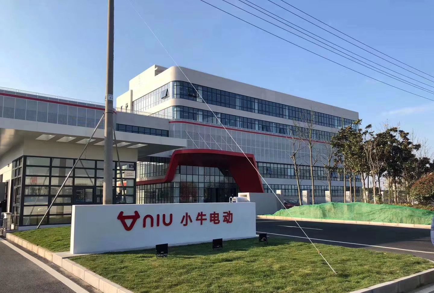 小牛电动每卖一辆亏173 元 标榜传播科技但前三季度研发费未过亿