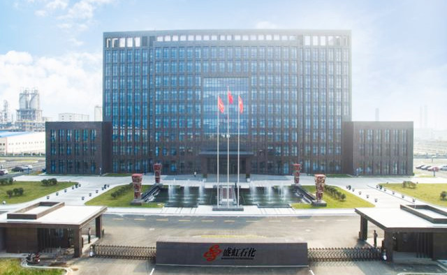 杰特新材应收账款周转率弱同行，关联交易方为实控人姨父及外甥女