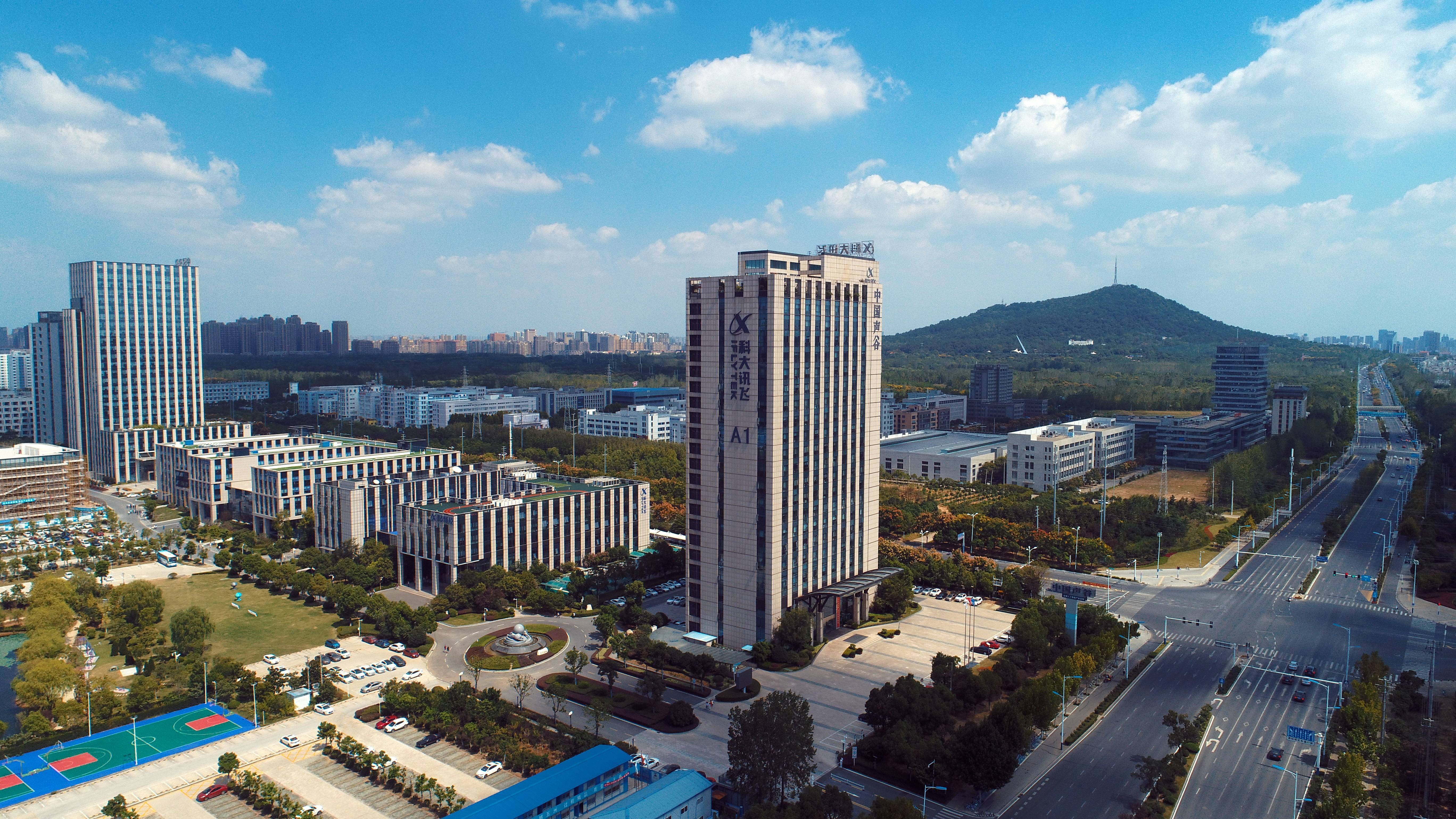 广西壮族自治区党委书记陈刚会见科大讯飞董事长刘庆峰