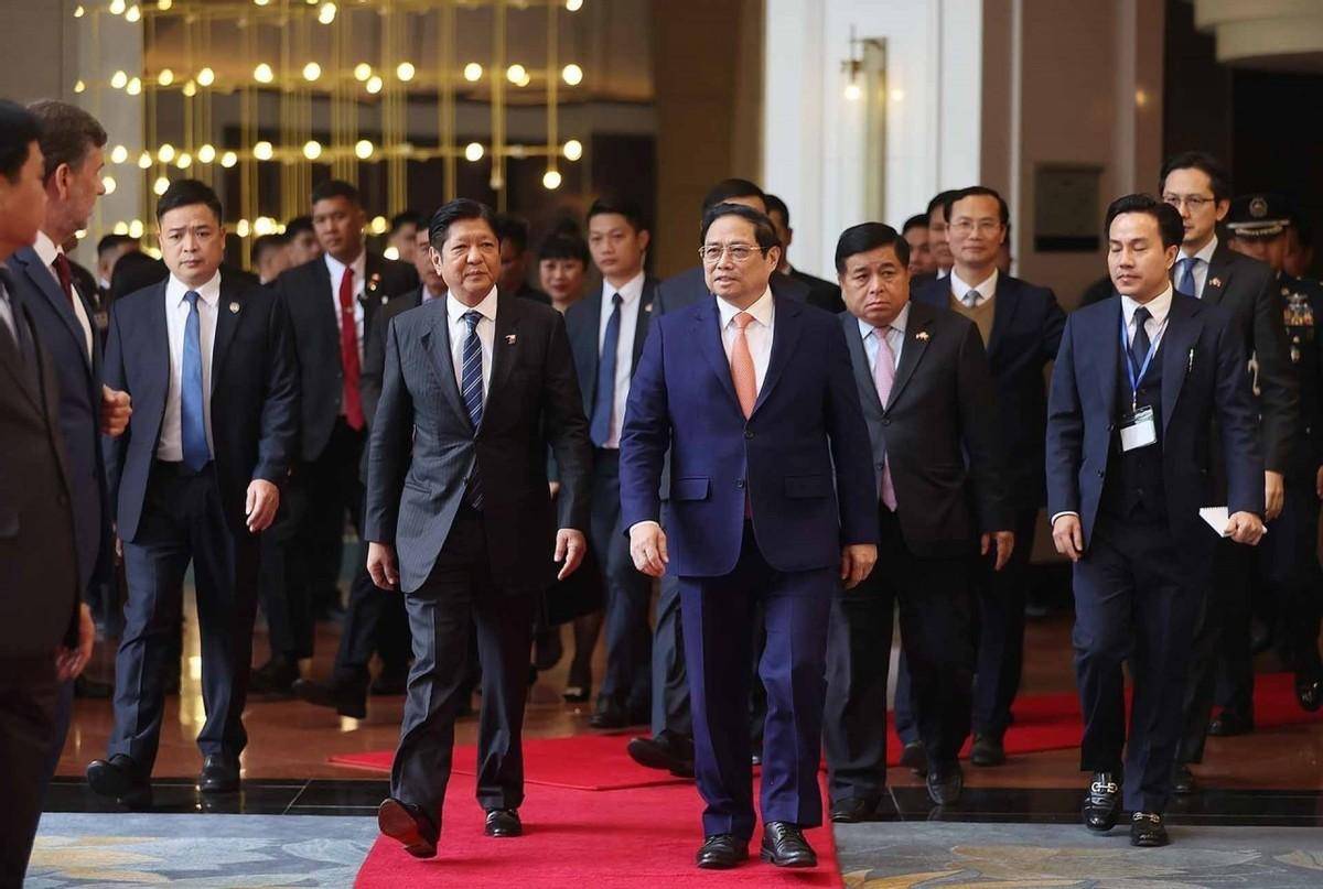 国防部长董军会见南非国防军司令