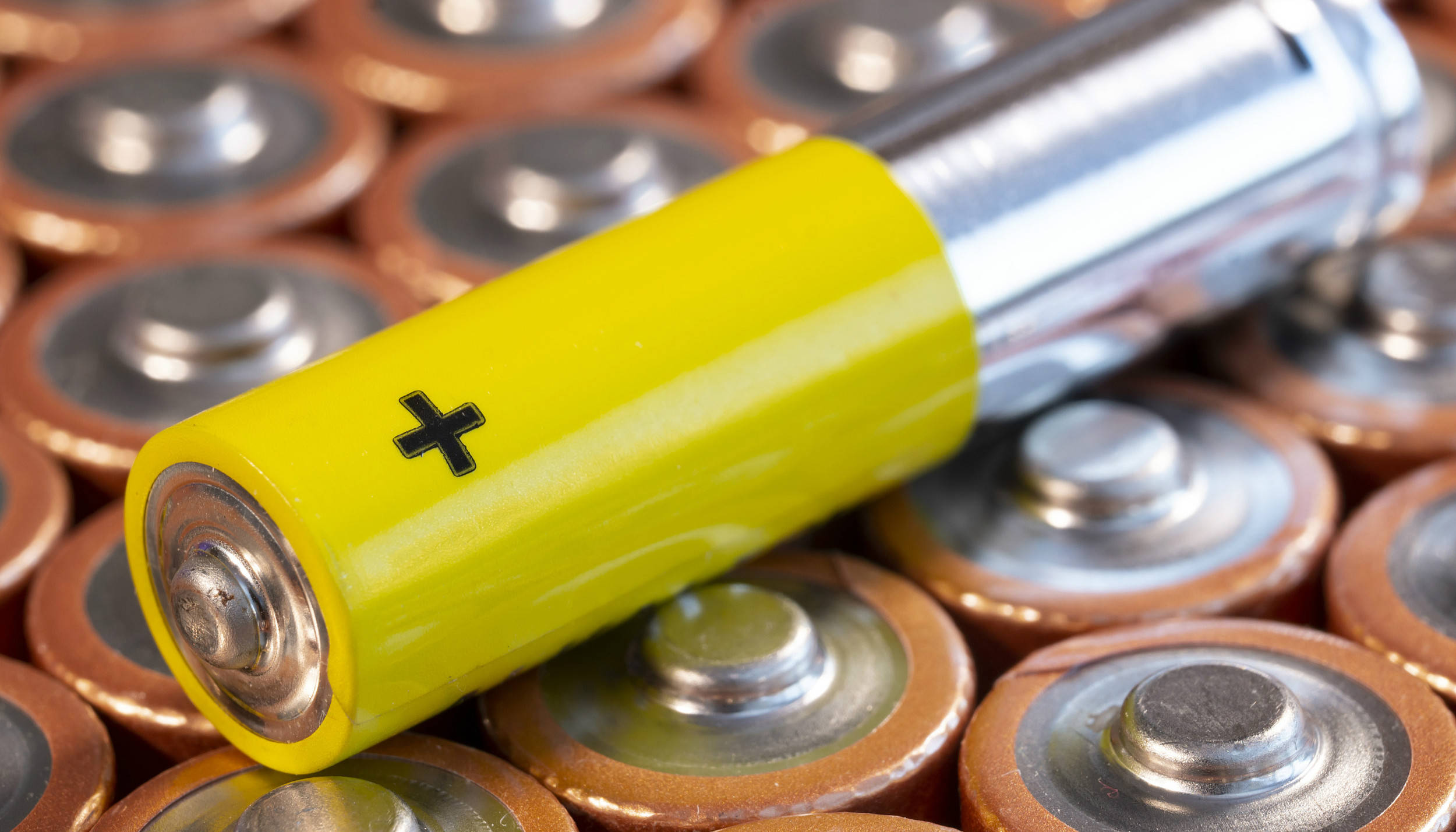 华盛锂电大宗交易成交336.40万元，买方为机构专用席位