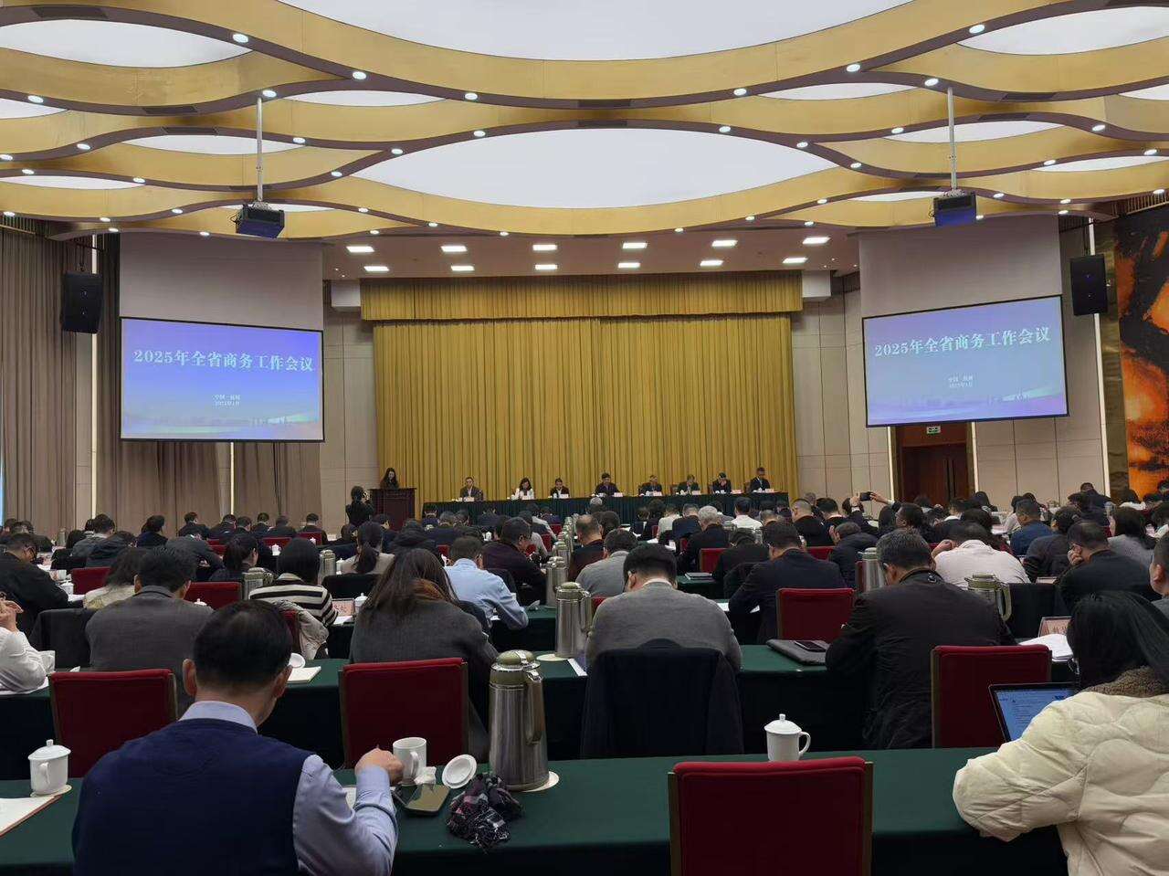 商务部：要在大力提振消费、稳步扩大制度型开放等方面出台更多细化措施