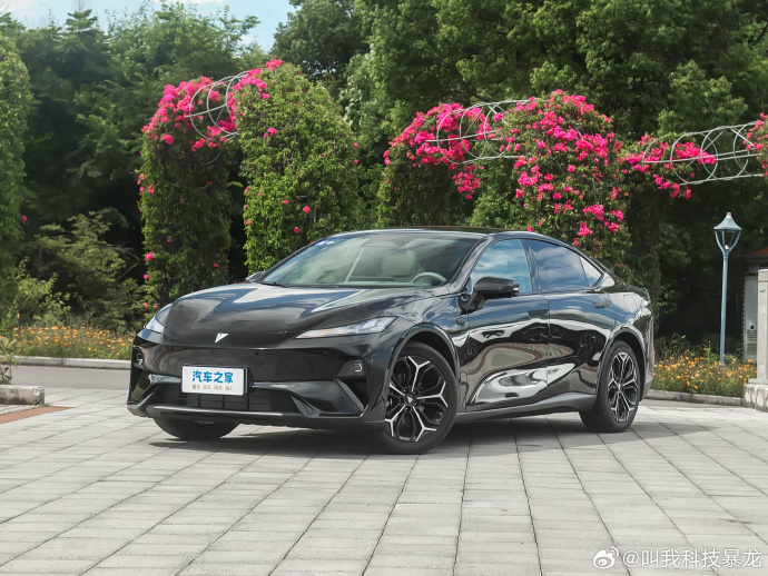 【财闻联播】长江电力中期分红方案公布！何小鹏：2026年全自动驾驶会真正到来