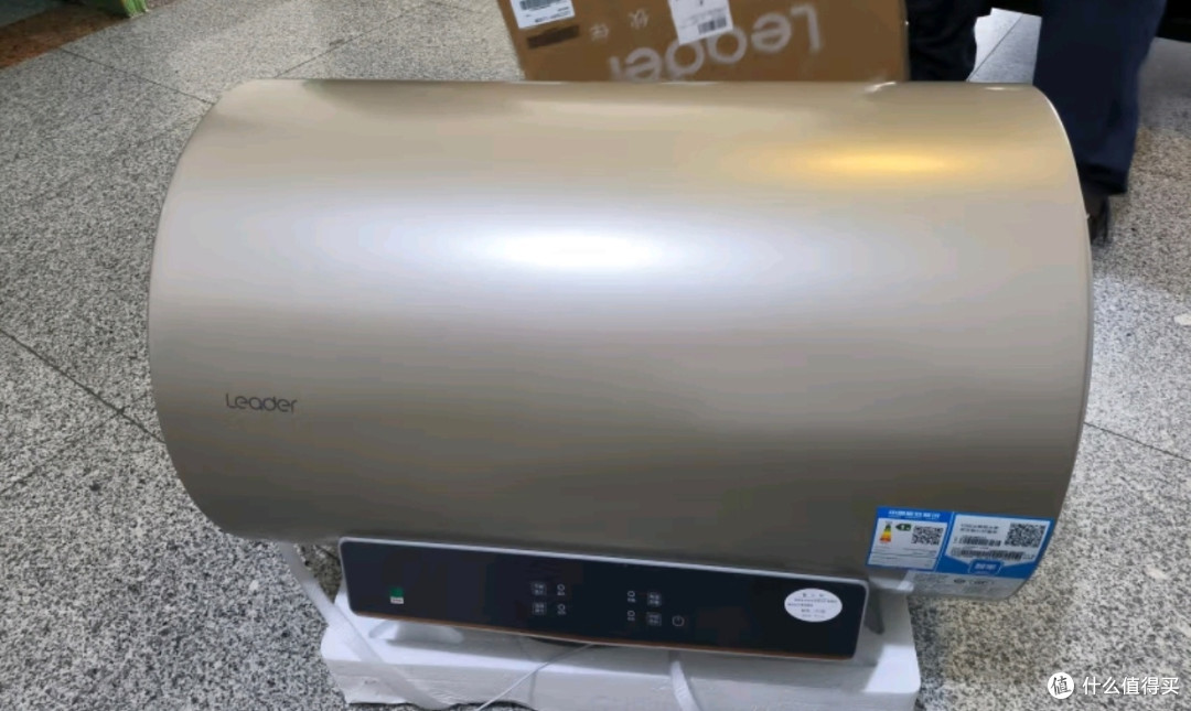 海尔智家获得外观设计专利授权:“净水软水机”